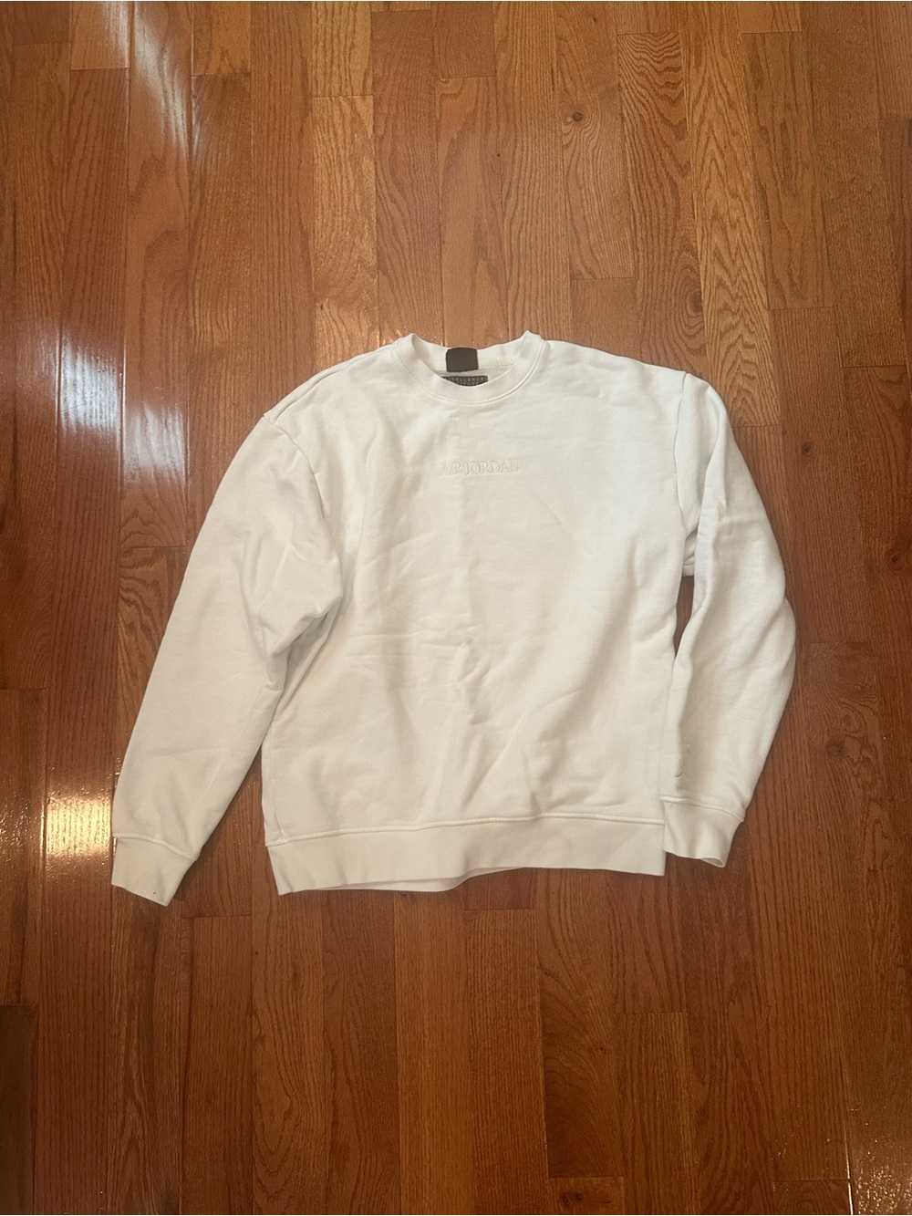 White Jordan crewneck oversized sweatshirt size medium in excellent condition